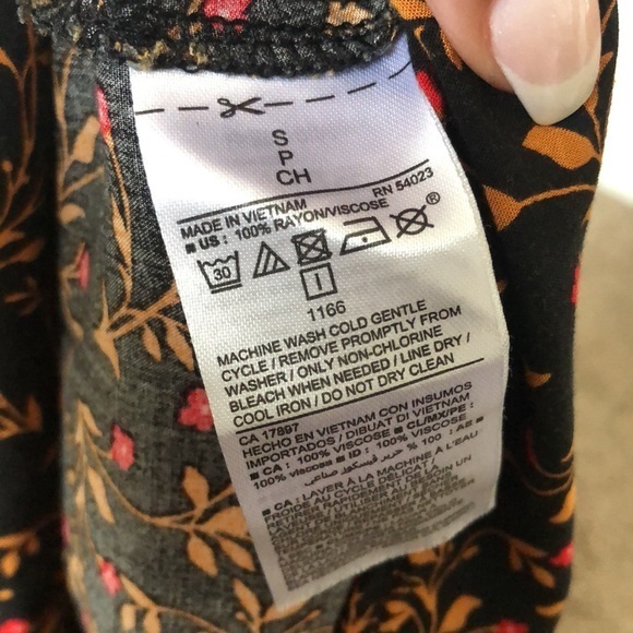 Old Navy Floral V-Neck Midi Dress - Picture 10 of 11